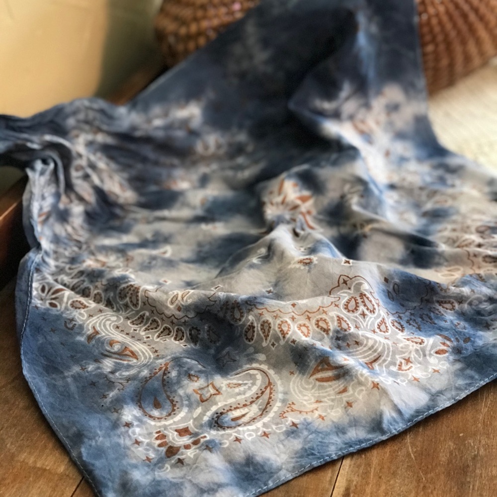 BLUE TIE DYE BANDANA